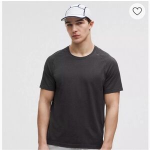 Lululemon Metal Vent Tech Short Sleeve Short